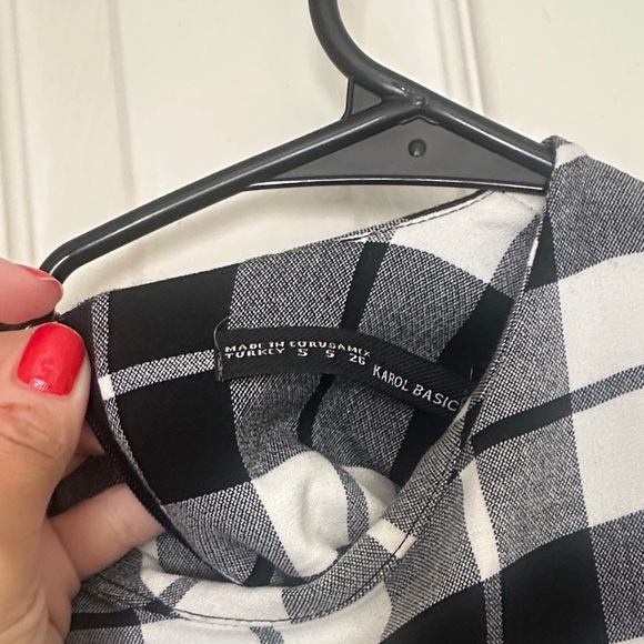 Black & White Plaid Short Sleeve Tunic Dress with Shirttail Hem - Picture 2 of 6